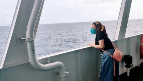 Ipinutok nya sa loob, Pinay follada duro con extraños en la cabina de un barco público