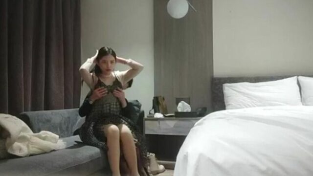 China hot wife cheating in hotel room