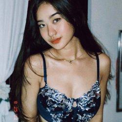 Kim (Hot Pinay) + Hot Asian HOT College Slut OF Link completo nella biografia….Trapelato – compilation