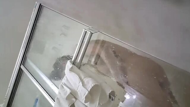 Voyeur-Dusche, chinesischer Mitbewohner mit Rosentattoo, durchgesickert